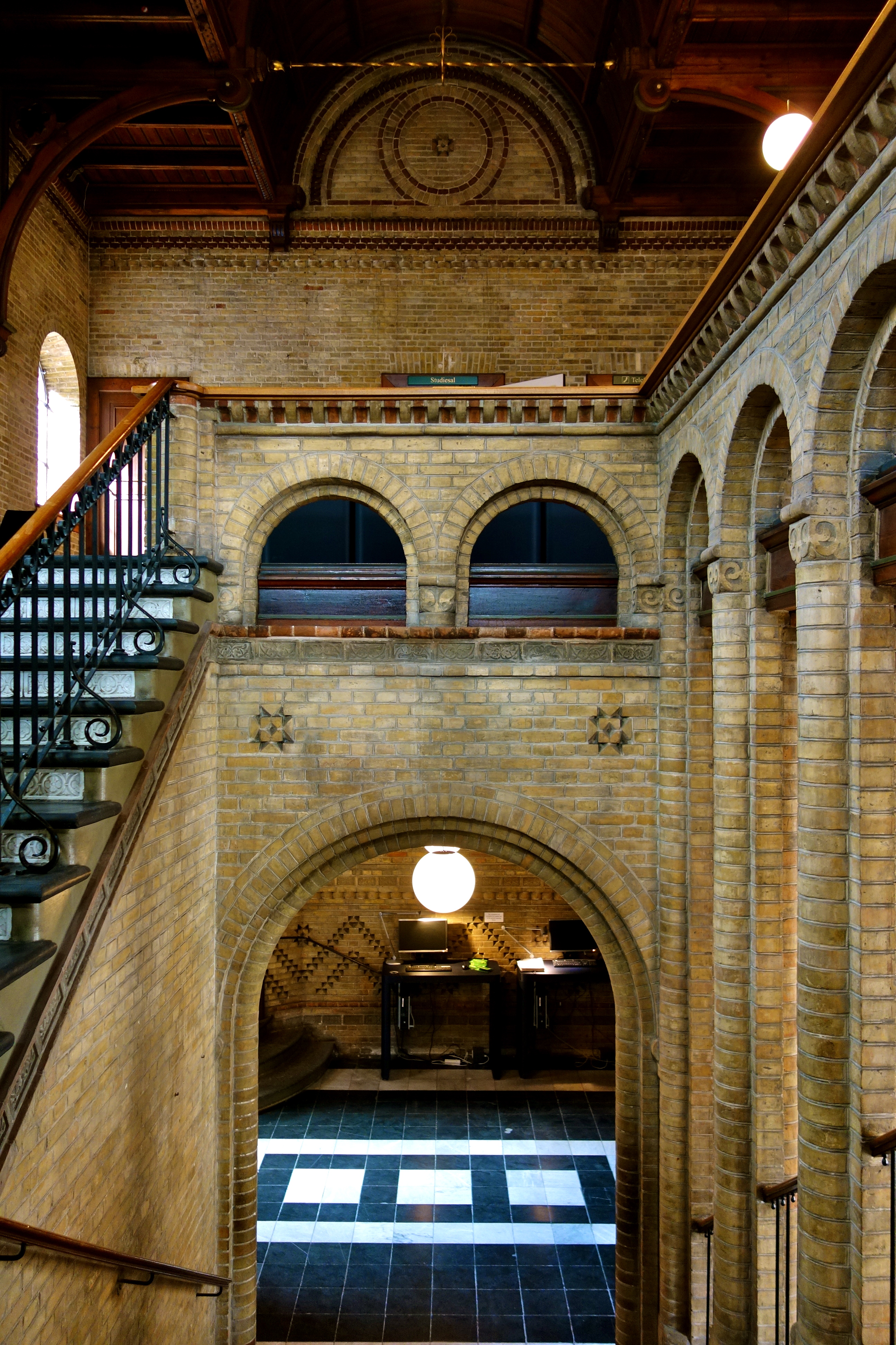 Indgangspartiet i biblioteket